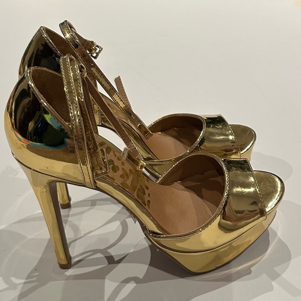 Quips Gold High heels pump